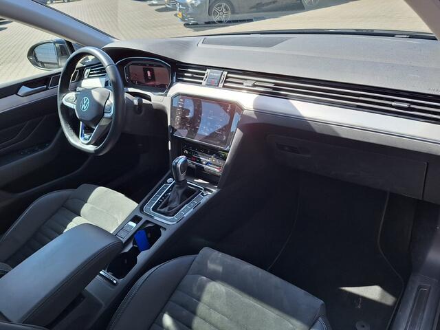 Volkswagen PASSAT Variant 1.4 TSI GTE Plug in Hybrid PHEV | Panodak | Adaptive Cruise | Alcantara Sportstoelen | Carplay | IQ Led | 360 Camera |