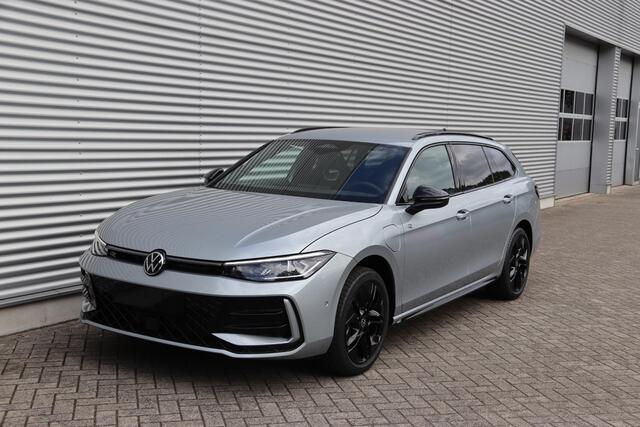 Volkswagen PASSAT Variant R-Line Business 1.5 eHybrid 150 kW / 204 pk DSG | Black Style | Trekhaak elektrisch wegklapbaar |