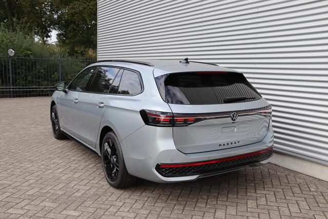 Volkswagen PASSAT Variant R-Line Business 1.5 eHybrid 150 kW / 204 pk DSG | Black Style | Trekhaak elektrisch wegklapbaar |