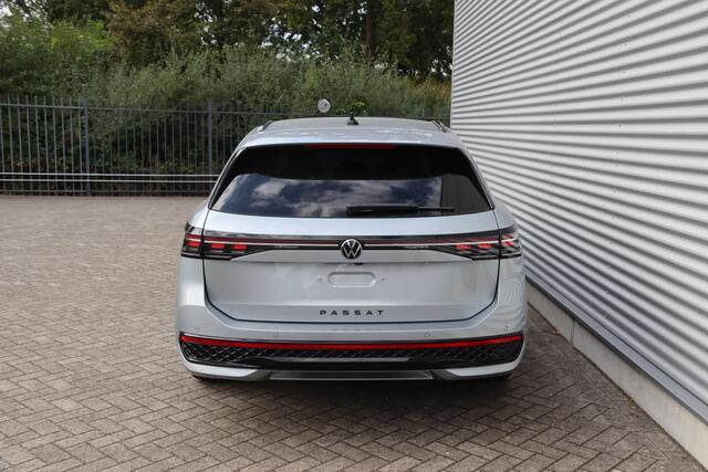 Volkswagen PASSAT Variant R-Line Business 1.5 eHybrid 150 kW / 204 pk DSG | Black Style | Trekhaak elektrisch wegklapbaar |