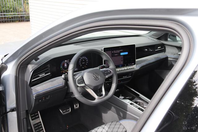 Volkswagen PASSAT Variant R-Line Business 1.5 eHybrid 150 kW / 204 pk DSG | Black Style | Trekhaak elektrisch wegklapbaar |