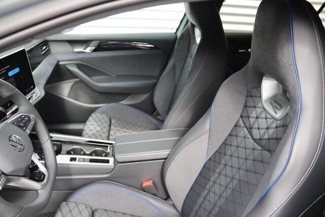 Volkswagen PASSAT Variant R-Line Business 1.5 eHybrid 150 kW / 204 pk DSG | Black Style | Trekhaak elektrisch wegklapbaar |