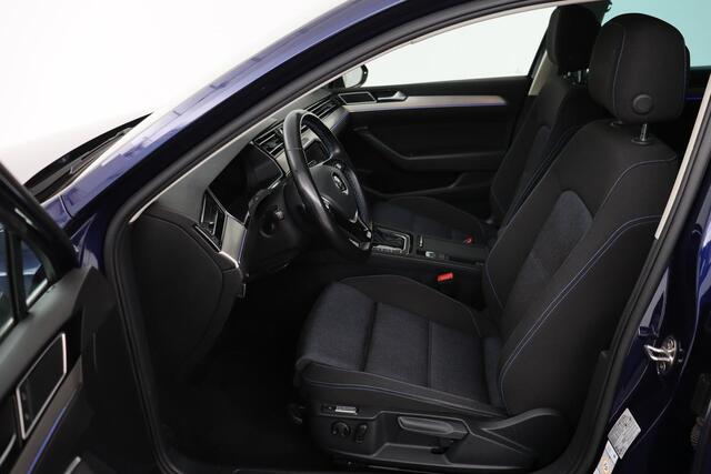 Volkswagen PASSAT 1.4 TSI PHEV GTE | Head-Up | Stoelverwarming | 360 camera | Trekhaak | Keyless | Carplay | Dynamic Chassis Control | Full LED | Massage | Navigatie | Active Info Display