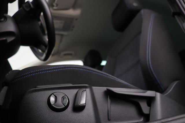 Volkswagen PASSAT 1.4 TSI PHEV GTE | Head-Up | Stoelverwarming | 360 camera | Trekhaak | Keyless | Carplay | Dynamic Chassis Control | Full LED | Massage | Navigatie | Active Info Display