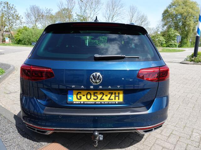 Volkswagen PASSAT Variant 1.5 TSI 150PK AUT Elegance R-LINE VOL LEER | PANO | TREKH. | LED | ACC | VIRTUAL