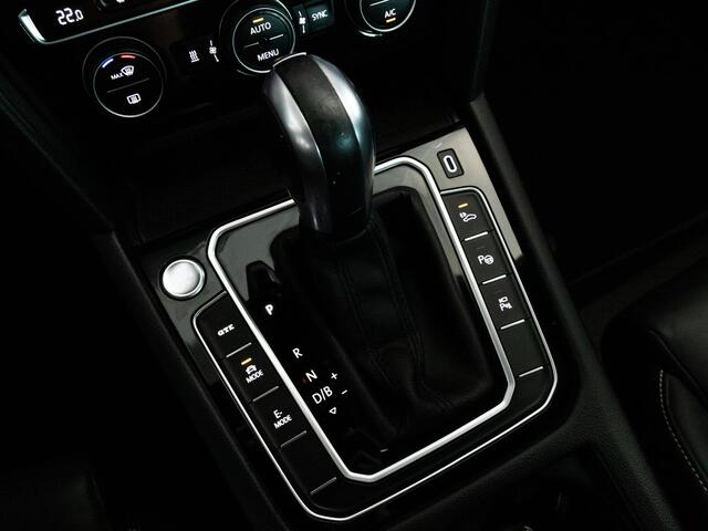 Volkswagen PASSAT Variant GTE 1.4 TSI 218 pk Automaat | IQ-LED matrix | Lederen bekleding | Dynaudio | DCC | 360 camera |