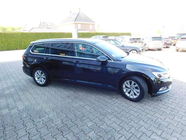 Volkswagen PASSAT Variant 1.6 TDI/DSG Comfortline Business ACC, Apple Carplay