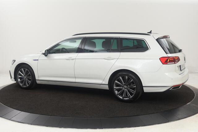 Volkswagen PASSAT 1.4 TSI PHEV GTE | Head-Up | Stoelverwarming | Camera | Adaptive cruise | Massage | Side Assist | Carplay | Matrix LED | Achterbankverwarming | Navigatie