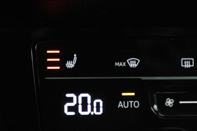 Volkswagen PASSAT 1.4 TSI PHEV GTE | Head-Up | Stoelverwarming | Camera | Adaptive cruise | Massage | Side Assist | Carplay | Matrix LED | Achterbankverwarming | Navigatie