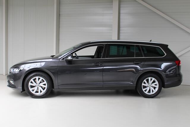 Volkswagen PASSAT Variant 1.5 TSI Comfort Business Navigatie | Camera | Trekhaak | Privacy glas
