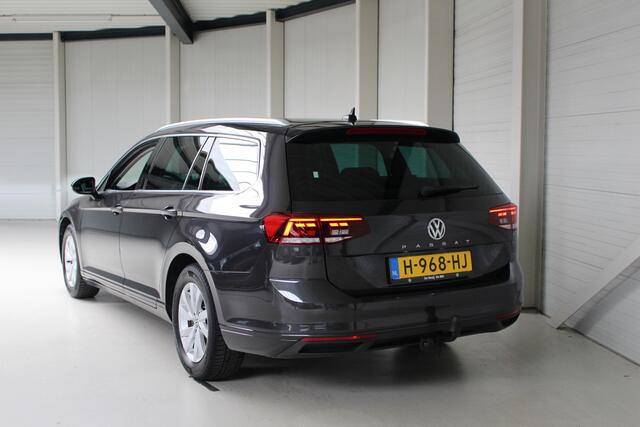 Volkswagen PASSAT Variant 1.5 TSI Comfort Business Navigatie | Camera | Trekhaak | Privacy glas