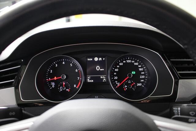 Volkswagen PASSAT Variant 1.5 TSI Comfort Business Navigatie | Camera | Trekhaak | Privacy glas
