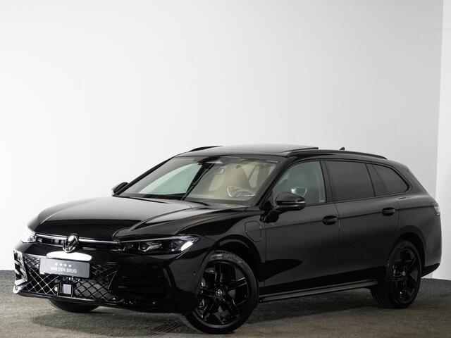 Volkswagen PASSAT Variant R-Line 1.5 eHybrid 272 PK Black Style | LED Matrix IQ | Trekhaak | Panoramadak | 360 camera | 19" velgen |