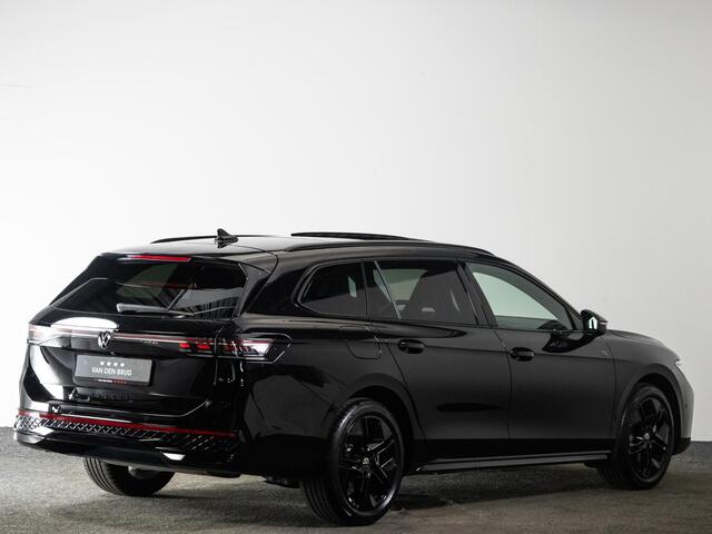 Volkswagen PASSAT Variant R-Line 1.5 eHybrid 272 PK Black Style | LED Matrix IQ | Trekhaak | Panoramadak | 360 camera | 19" velgen |