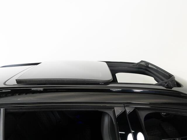 Volkswagen PASSAT Variant R-Line 1.5 eHybrid 272 PK Black Style | LED Matrix IQ | Trekhaak | Panoramadak | 360 camera | 19" velgen |