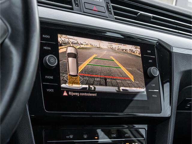 Volkswagen PASSAT Variant 1.5 TSI Business ORG NL TREKHAAK CAMERA VIRTUAL DASH APPLE CARPLAY