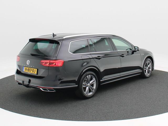 Volkswagen PASSAT Variant 1.5 TSi 150 Pk Automaat R-Line | Adaptive Cruise | CarPlay | Navigatie | Bluetooth | Parkeersensoren Achter | Stoelverwarming | 17 Inch | Trekhaak |