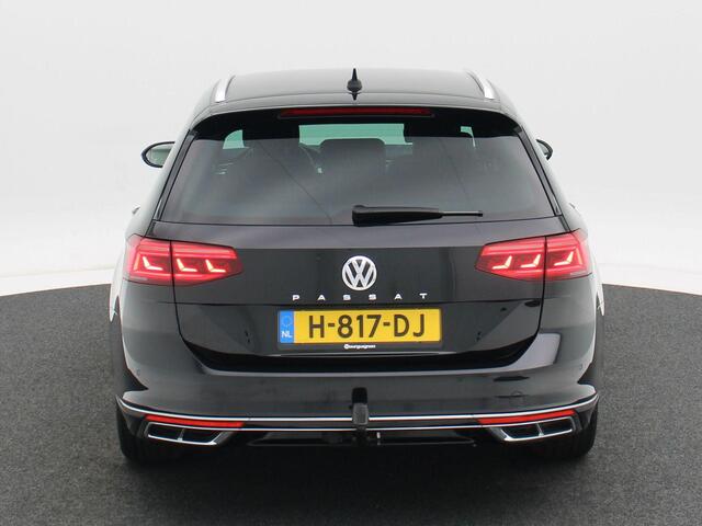 Volkswagen PASSAT Variant 1.5 TSi 150 Pk Automaat R-Line | Adaptive Cruise | CarPlay | Navigatie | Bluetooth | Parkeersensoren Achter | Stoelverwarming | 17 Inch | Trekhaak |