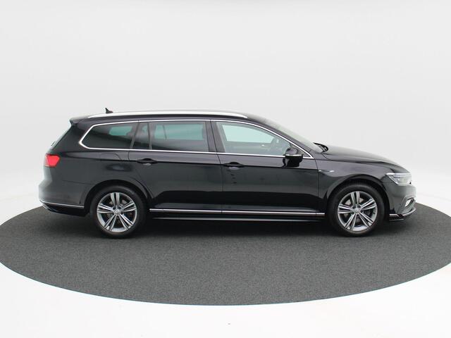 Volkswagen PASSAT Variant 1.5 TSi 150 Pk Automaat R-Line | Adaptive Cruise | CarPlay | Navigatie | Bluetooth | Parkeersensoren Achter | Stoelverwarming | 17 Inch | Trekhaak |