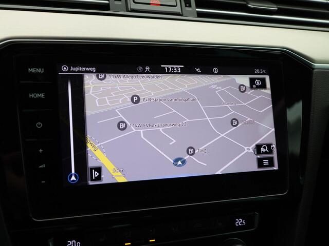 Volkswagen PASSAT Variant 1.5 TSi 150 Pk Automaat R-Line | Adaptive Cruise | CarPlay | Navigatie | Bluetooth | Parkeersensoren Achter | Stoelverwarming | 17 Inch | Trekhaak |
