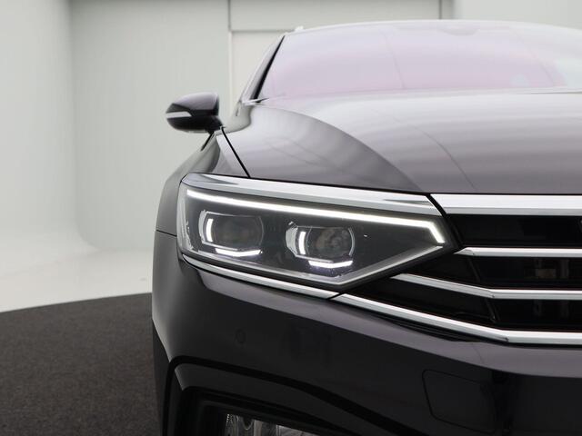 Volkswagen PASSAT Variant 1.5 TSi 150 Pk Automaat R-Line | Adaptive Cruise | CarPlay | Navigatie | Bluetooth | Parkeersensoren Achter | Stoelverwarming | 17 Inch | Trekhaak |