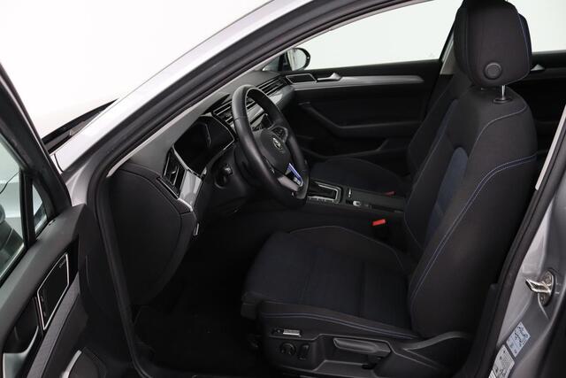 Volkswagen PASSAT 1.4 TSI PHEV GTE | Panoramadak | Stoelverwarming | Matrix LED | Carplay | Adaptive cruise | Navigatie | Camera | Side Assist | Climate control