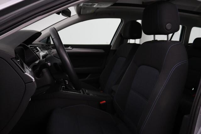 Volkswagen PASSAT 1.4 TSI PHEV GTE | Panoramadak | Stoelverwarming | Matrix LED | Carplay | Adaptive cruise | Navigatie | Camera | Side Assist | Climate control