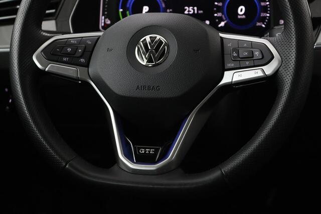Volkswagen PASSAT 1.4 TSI PHEV GTE | Panoramadak | Stoelverwarming | Matrix LED | Carplay | Adaptive cruise | Navigatie | Camera | Side Assist | Climate control