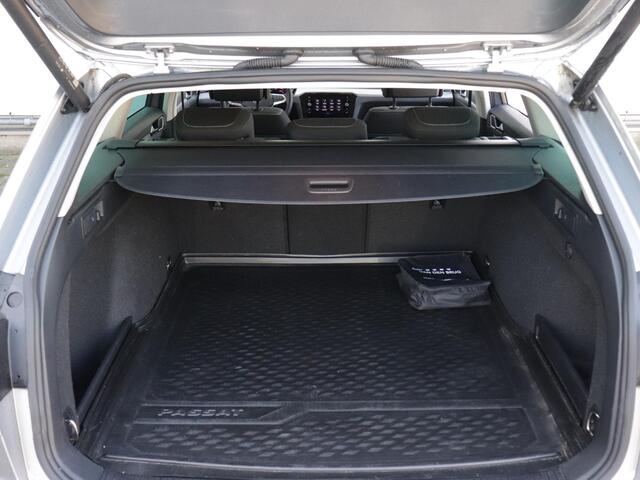 Volkswagen PASSAT Variant 1.5 TSI Business | Adaptieve Cruise control | App-Connect | Camera | Keyless |