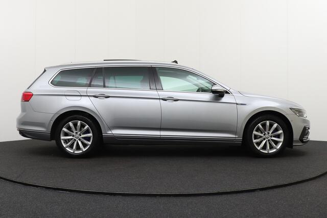 Volkswagen PASSAT Variant 1.4 TSI PHEV GTE Business+ Pano-dak Dodehoek Head-up Display
