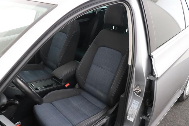 Volkswagen PASSAT Variant 1.4 TSI PHEV GTE Business+ Pano-dak Dodehoek Head-up Display