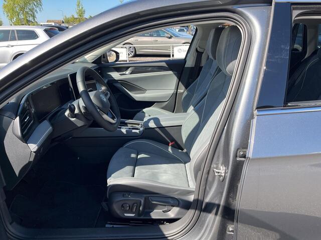 Volkswagen PASSAT Variant 1.5 eHybrid Business | Trekhaak | Navi | ERGO | ACC | A.cam |
