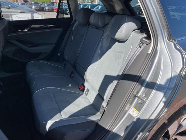 Volkswagen PASSAT Variant 1.5 eHybrid Business | Trekhaak | Navi | ERGO | ACC | A.cam |