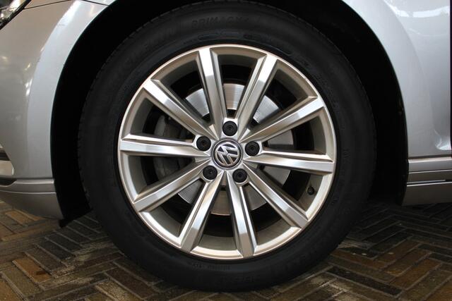 Volkswagen PASSAT 1.5 TSI Highline Business | Incl. 12 maanden garantie | Adaptive cruise control | Climate control | Parkeersensoren | Apple carplay/Android auto | Navigatie |