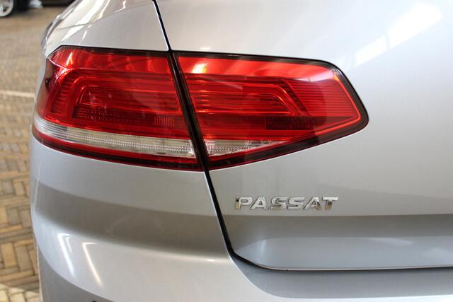 Volkswagen PASSAT 1.5 TSI Highline Business | Incl. 12 maanden garantie | Adaptive cruise control | Climate control | Parkeersensoren | Apple carplay/Android auto | Navigatie |