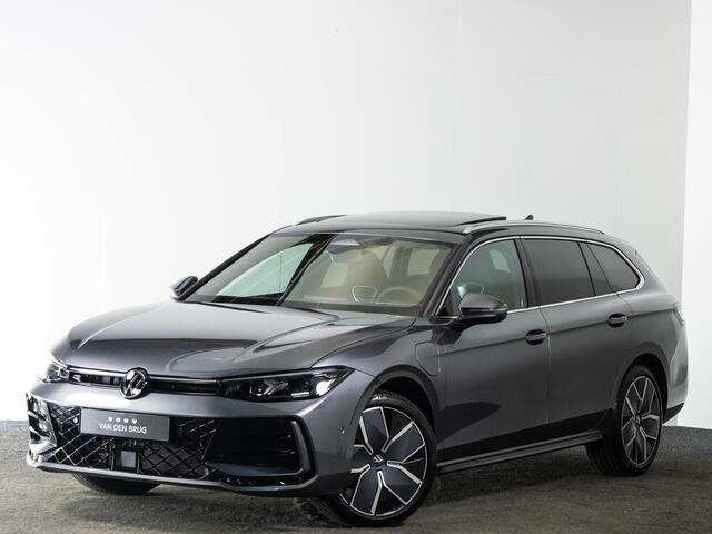 Volkswagen PASSAT Variant R-Line 1.5 eHybrid 272 PK | LED Matrix IQ | Panoramadak | Trekhaak | Achteruitrijcamera | 19 Inch Velgen |