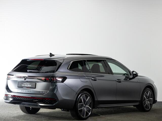 Volkswagen PASSAT Variant R-Line 1.5 eHybrid 272 PK | LED Matrix IQ | Panoramadak | Trekhaak | Achteruitrijcamera | 19 Inch Velgen |