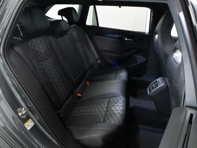 Volkswagen PASSAT Variant R-Line 1.5 eHybrid 272 PK | LED Matrix IQ | Panoramadak | Trekhaak | Achteruitrijcamera | 19 Inch Velgen |