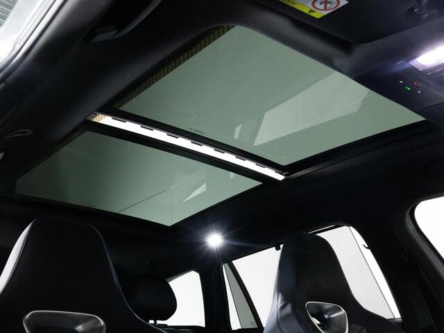 Volkswagen PASSAT Variant R-Line 1.5 eHybrid 272 PK | LED Matrix IQ | Panoramadak | Trekhaak | Achteruitrijcamera | 19 Inch Velgen |