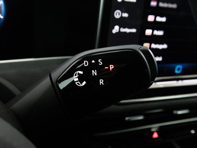 Volkswagen PASSAT Variant R-Line 1.5 eHybrid 272 PK | LED Matrix IQ | Panoramadak | Trekhaak | Achteruitrijcamera | 19 Inch Velgen |