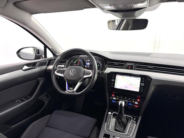 Volkswagen PASSAT Variant 1.4 TSI PHEV GTE / DCC / Camera / Trekhaak