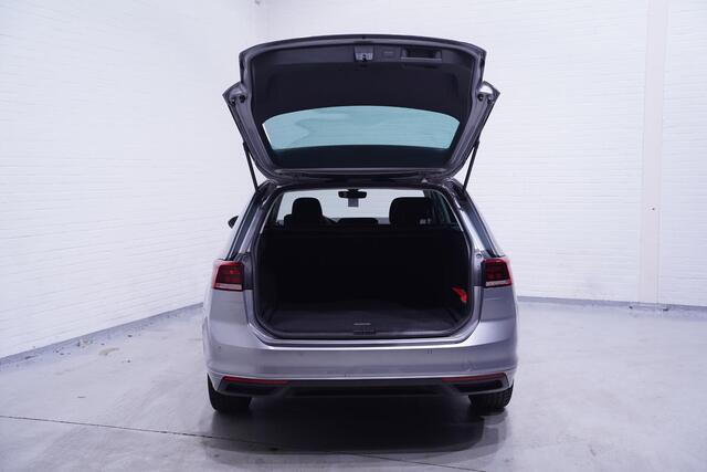 Volkswagen PASSAT Variant 2.0 TDI Conceptline Clima Navi Stoelverwarming Apple Carpay/Android Auto PDC v+a