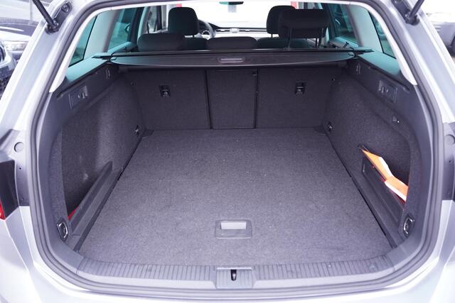 Volkswagen PASSAT Variant 2.0 TDI Conceptline Clima Navi Stoelverwarming Apple Carpay/Android Auto PDC v+a
