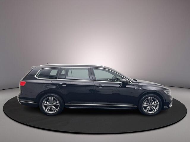 Volkswagen PASSAT Variant R-Line Business 1.5 TSI 150pk DSG Automaat Adaptive cruise control, Naviatie, Achteruitrijcamera, LED matrix koplampen, Stoelverwarming, Parkeersensoren