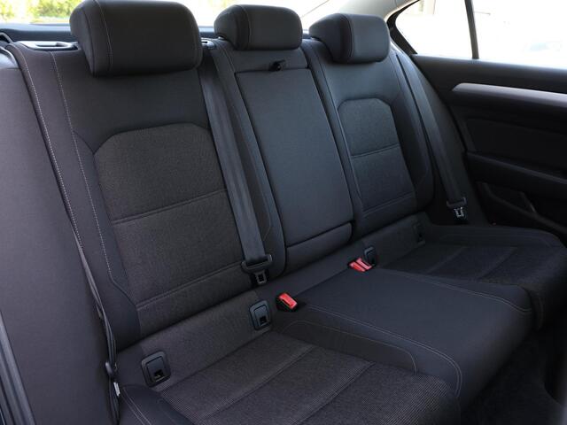 Volkswagen PASSAT 1.4 TSI Comfortline Business 125pk DSG Automaat | LED | Navigatie | Climate control | Cruise control | Parkeersensoren