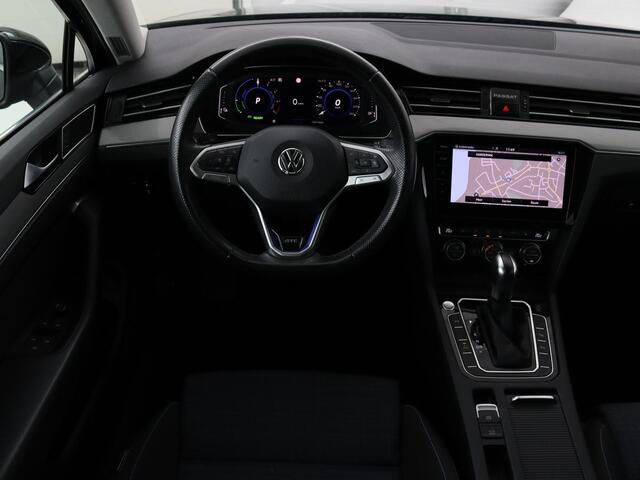 Volkswagen PASSAT 1.4 TSI PHEV GTE | Trekhaak | Stoelverwarming | Massage | Adaptive cruise | Carplay | Camera | Navigatie | Matrix LED | Virtual Cockpit