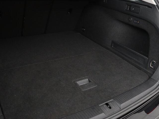 Volkswagen PASSAT 1.4 TSI PHEV GTE | Trekhaak | Stoelverwarming | Massage | Adaptive cruise | Carplay | Camera | Navigatie | Matrix LED | Virtual Cockpit