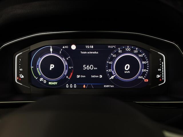 Volkswagen PASSAT 1.4 TSI PHEV GTE Business 218 PK DSG (Automaat) | Panorama dak | lederen bekleding | Digitaal dashboard | Trekhaak |