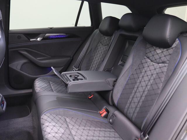 Volkswagen PASSAT Variant 1.5 eHybrid R-Line Edition 272PK DSG Matrix led, trekhaak, adaptive cruise, side assist, schuif-kanteldak, keyless, elek. bedienbare achterklep, stoelverwarming voor & achter, stuurwielverwarming, 19" lichtmetaal