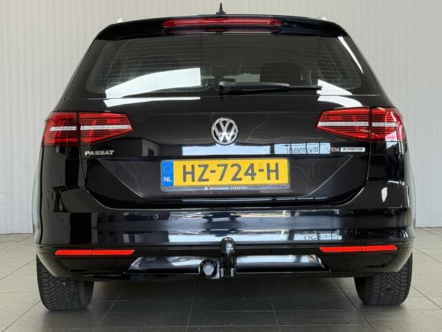 Volkswagen PASSAT Variant 1.6 TDI Business Edition/ D-Riem verv: 206.000 KM!/ Trekhaak/ Camera/ LED Koplampen/ Apple + Android/ Groot Navi/ 17'' LMV/ Navi/ Clima/ Cruise/ Bluetooth/ Multi. LEDER. Stuur/ Mistl./ PDC V+A/ Dakrails.